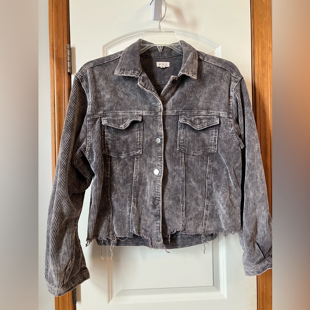 Cute Jacket! Can be worn buttoned or open!